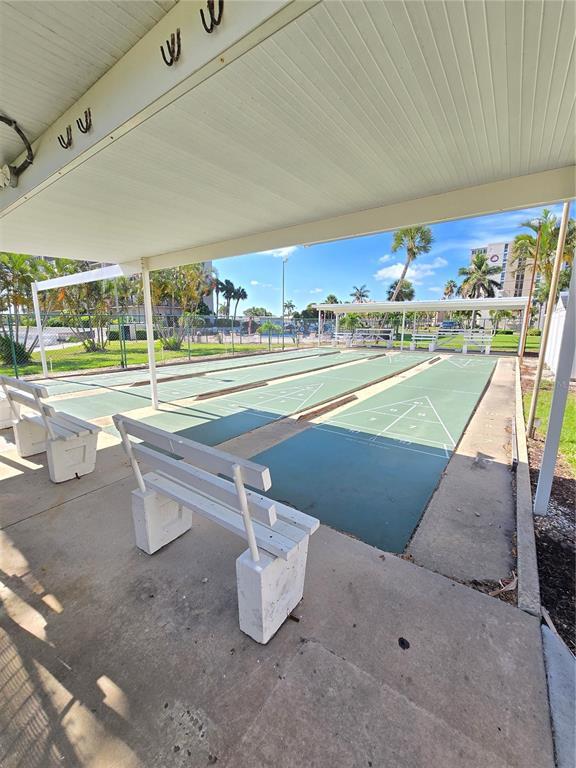 Building Photo - 7600 Sun Island Dr S