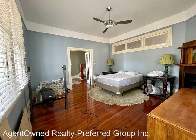 Building Photo - 3 br, 2.5 bath House - 32 1/2 Chapel Street