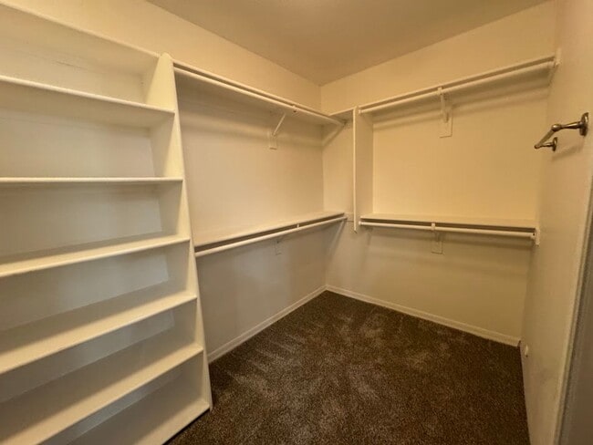 Building Photo - **Move-In Special** BEAUTIFUL 4 BEDROOM 3 ...