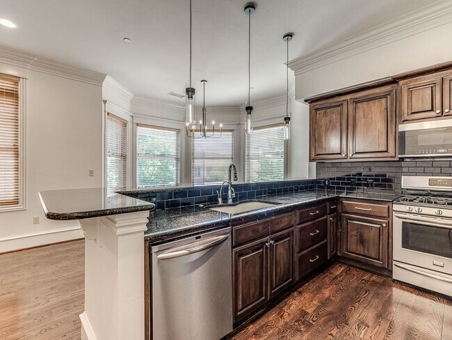 Building Photo - Beautiful Downtown OKC Townhouse