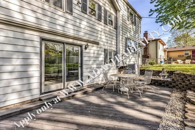 Building Photo - Beautiful 4 Bed 2 Bath Home in Olathe-Available in JULY!!