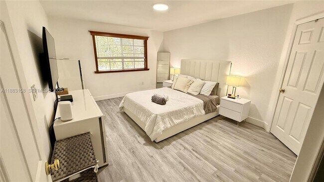 Building Photo - 5725 NW 114th Path