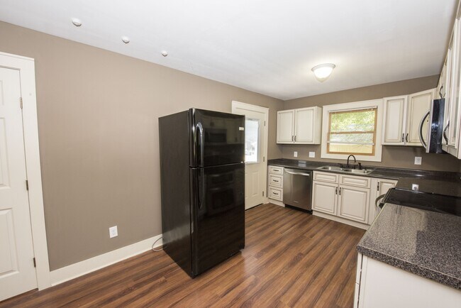 Building Photo - 108 Mimosa Ave