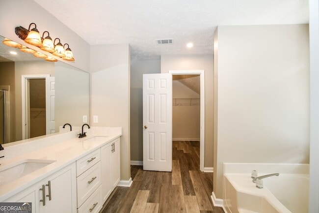 Building Photo - 4130 Wildridge Dr
