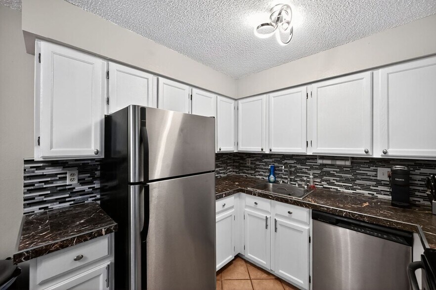 Primary Photo - 12083 E Harvard Ave