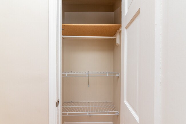 Building Photo - 1431 W Belmont Ave