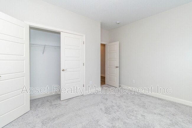 Building Photo - 1730 Silver Chapel Dr