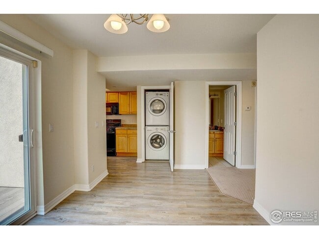 Building Photo - Bright & Beautiful 2-Level Condo in NoBo, available June 5th