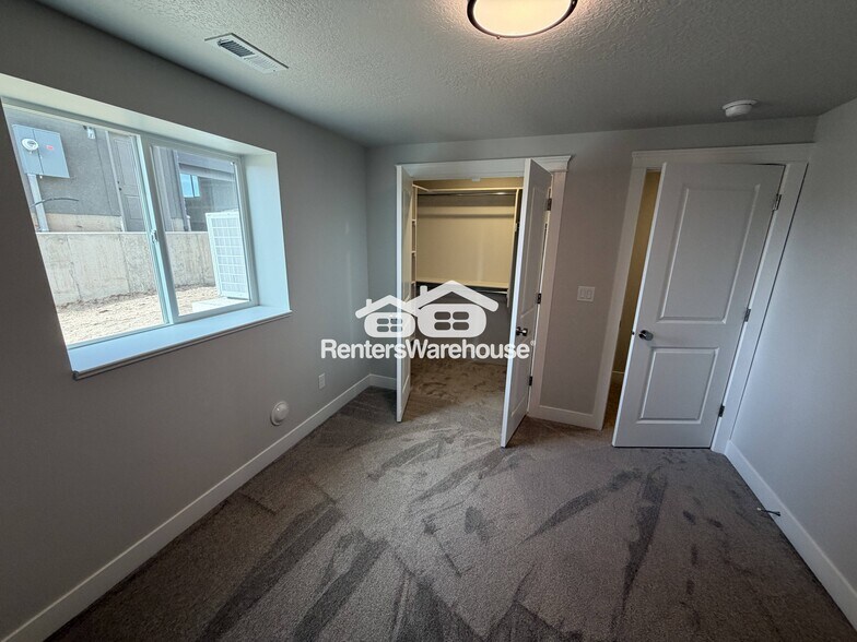 Building Photo - 373 N 2625 W