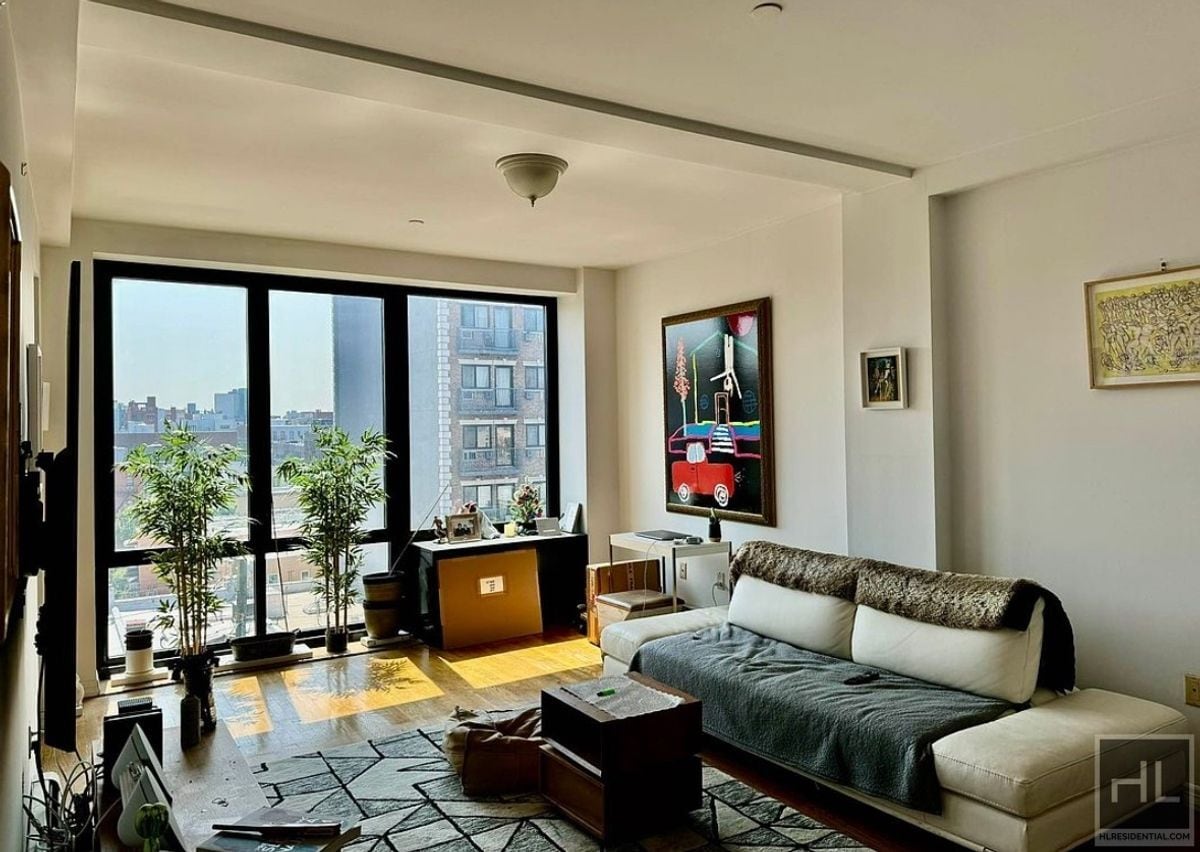 Building Photo - Gorgeous rent stabilized one bedroom with balcony