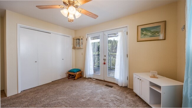Building Photo - 4 Bedroom 2 Bath Level Entry Home