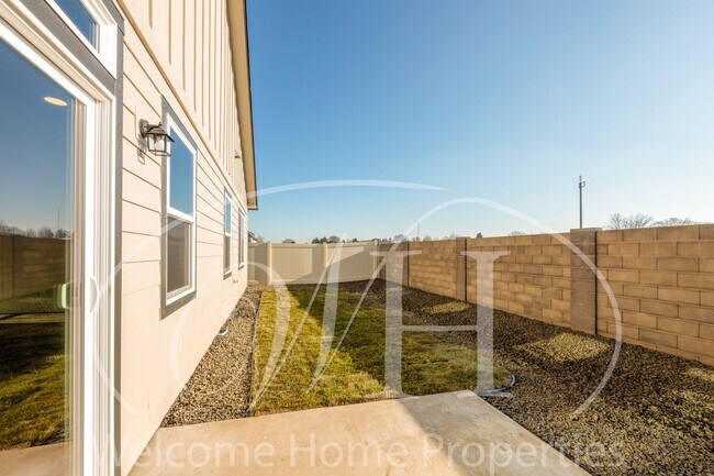 Building Photo - Brand New 3 Bed/2 Bath Home