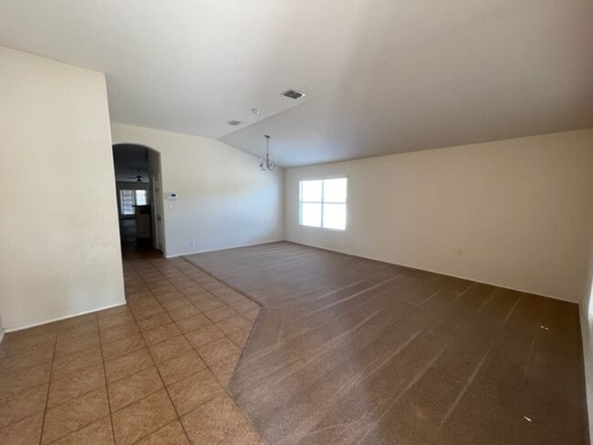 Building Photo - Ready For Move In - Large & Roomy 1 Story 4 Bed 2 Bath in NW San Antonio - Must See!