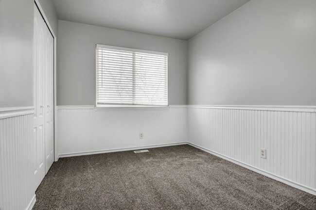 Building Photo - Gorgeous Four Bedroom Home, 2600 sq. ft., ...