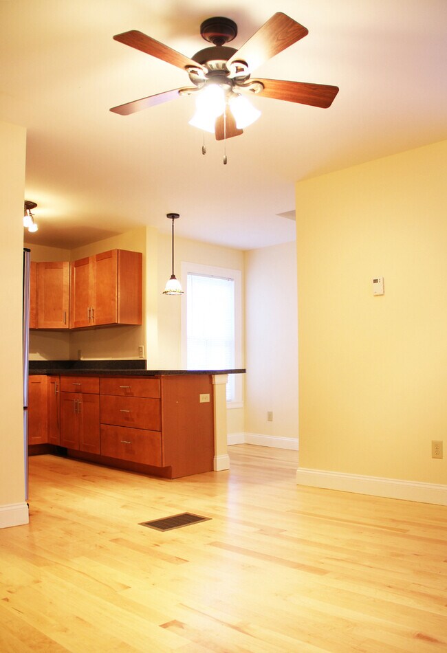 Building Photo - 39 Peru St