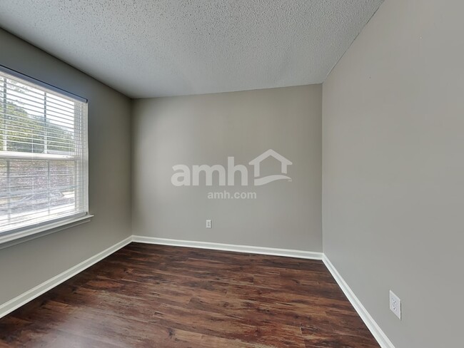 Building Photo - 121 Golden Crest Ct