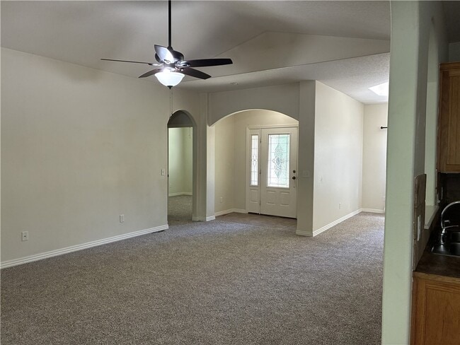 Building Photo - 6 Turvey Ln