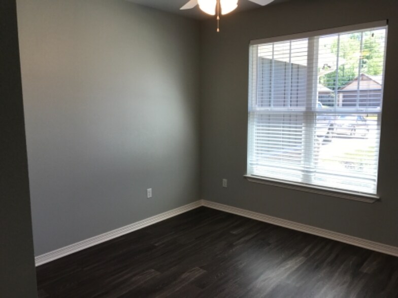 Building Photo - 1737 Austin Dr