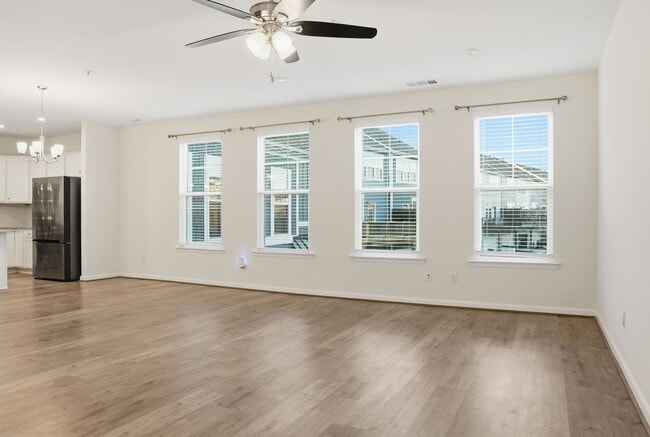 Building Photo - Stylish Townhouse Living in the Heart of Williamsburg