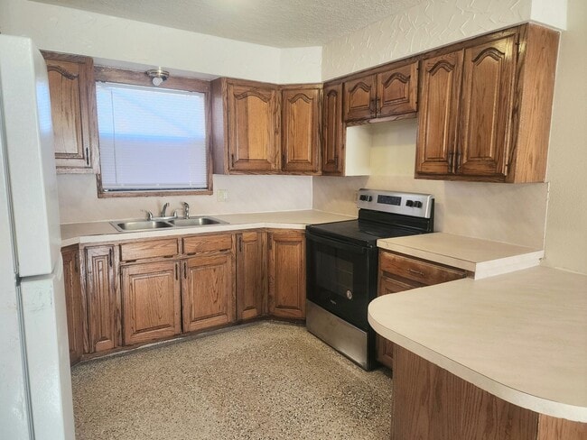 Building Photo - 417 1/2 S Avenue A