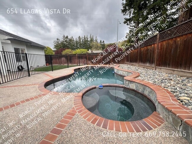 Building Photo - 654 Llagas Vista Dr