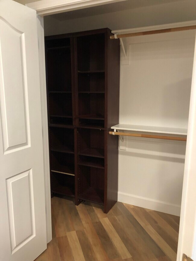 Building Photo - 1120 Karby Ter