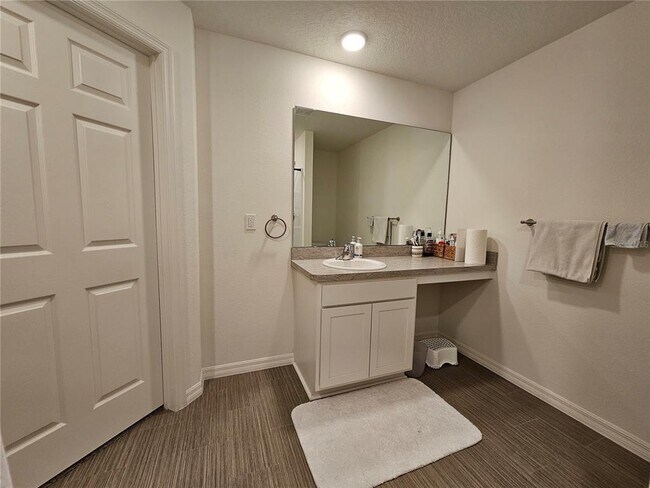 Building Photo - 32 Ramrock Ln