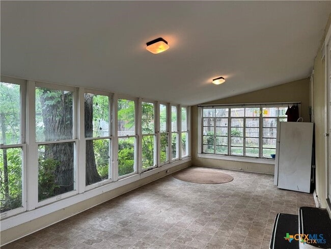 Building Photo - 507 N Gonzales St