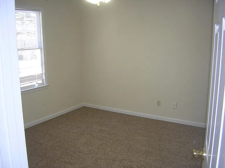 Building Photo - 2220 Kings Gate Cir