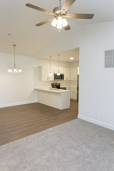 Building Photo - 409 4900