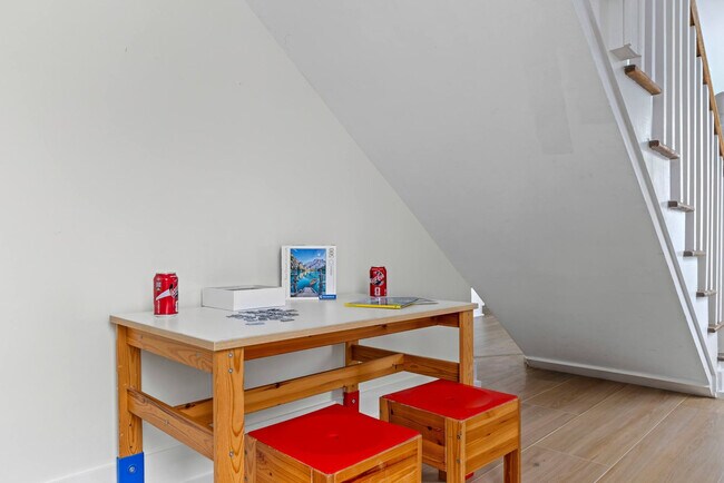 Building Photo - 4456 Luke Ave