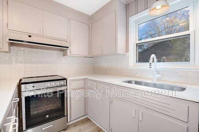 Building Photo - 7726 Wallace Ln