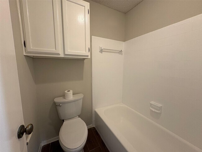 Building Photo - 10555 Turtlewood Ct