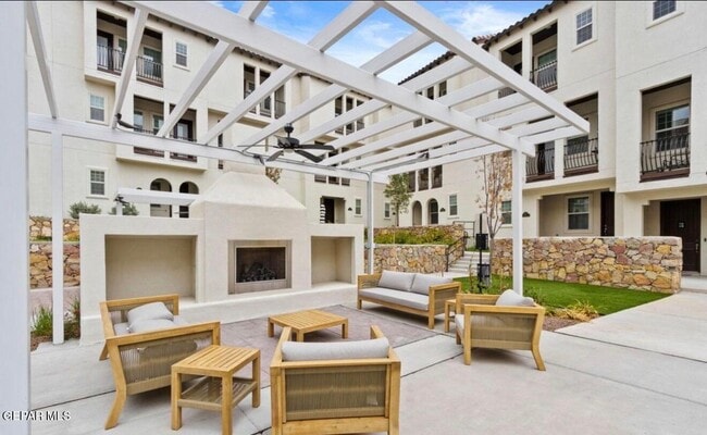 Building Photo - 313 Vin Raliuga Ct