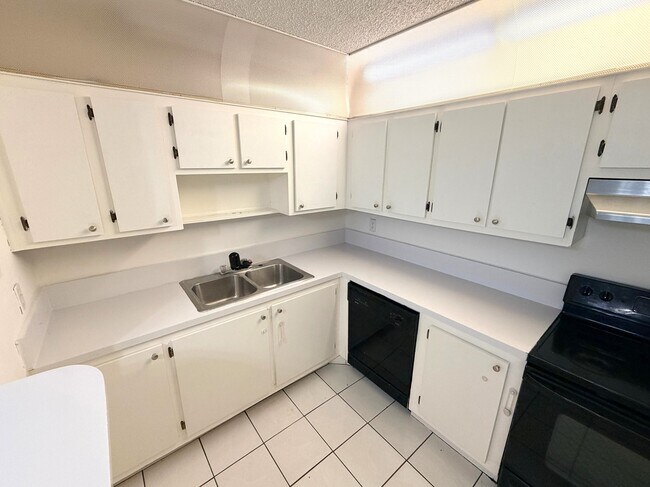 Primary Photo - 14850 Naranja Lakes Blvd