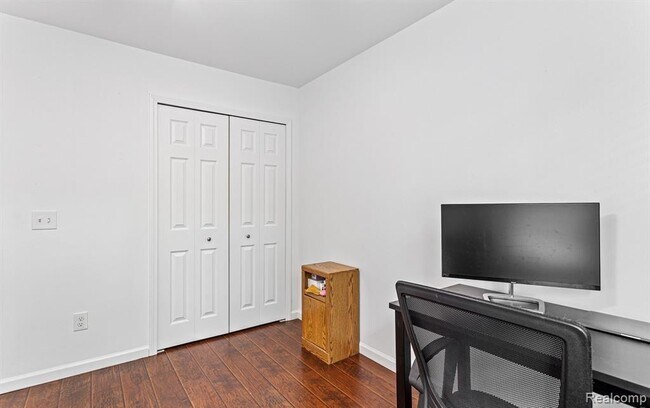 Building Photo - 47086 Auburn Ct