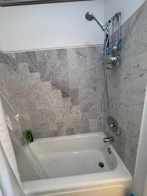 Building Photo - 6475 Bay Club Dr