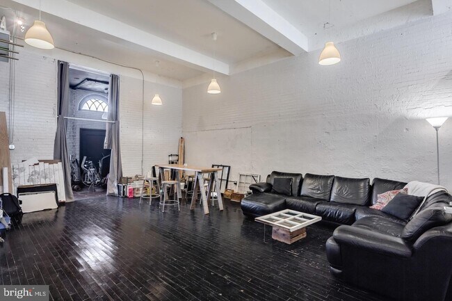 Building Photo - 1804 E Hazzard St