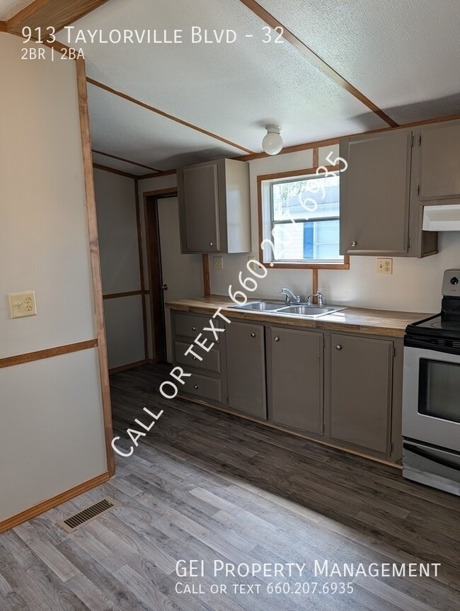 Building Photo - 913 N Taylorville Blvd