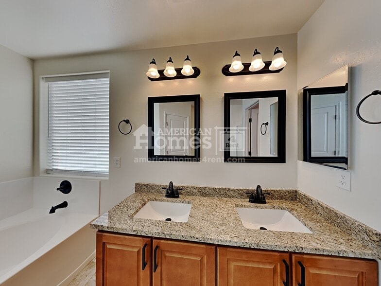 Building Photo - 17238 W Maui Ln