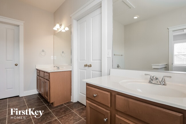 Building Photo - 228 Silverwood Ln