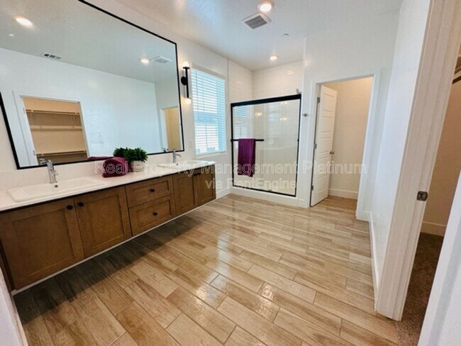 Building Photo - 2879 E Teaberry Dr