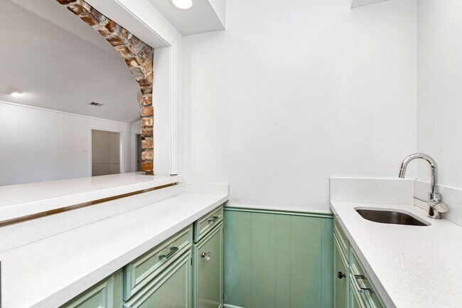 Building Photo - 4204 Pine Park Dr