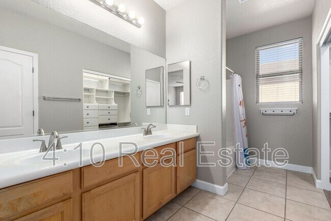 Building Photo - 3632 E Sebastian Ln