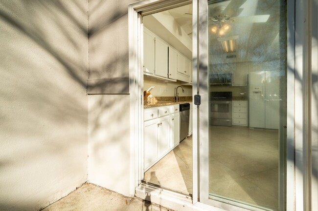 Building Photo - Mount Pleasant Townhome for Rent!
