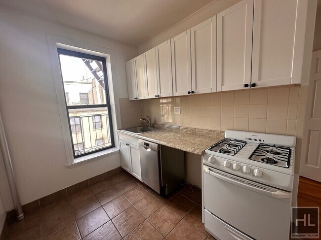 Building Photo - EAST 7 STREET