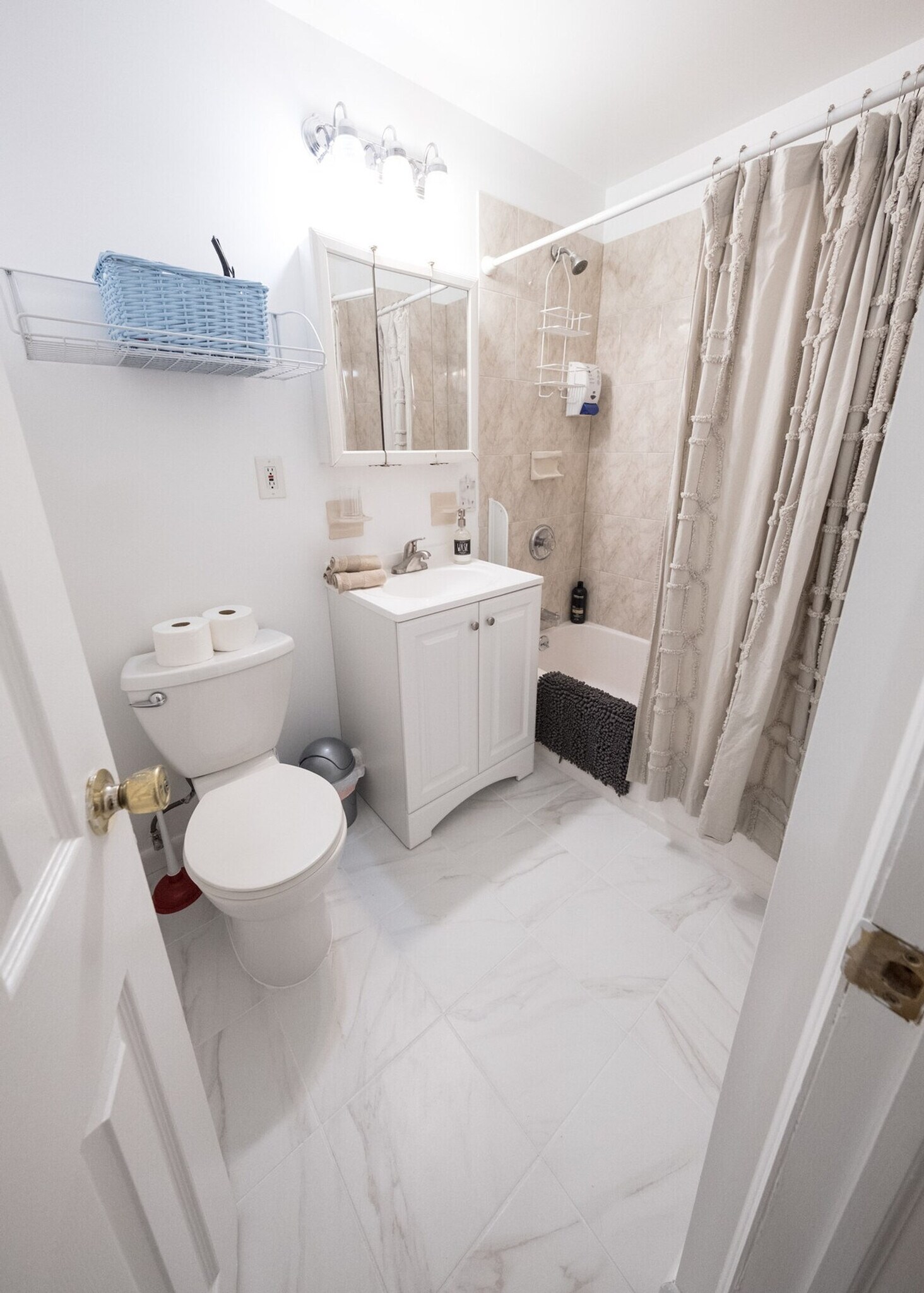 Building Photo - 328 E 74th St