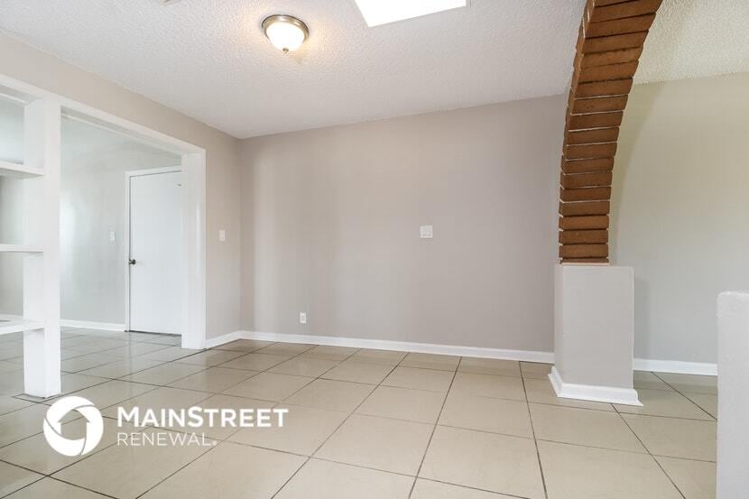 Building Photo - 10546 N 73rd Dr