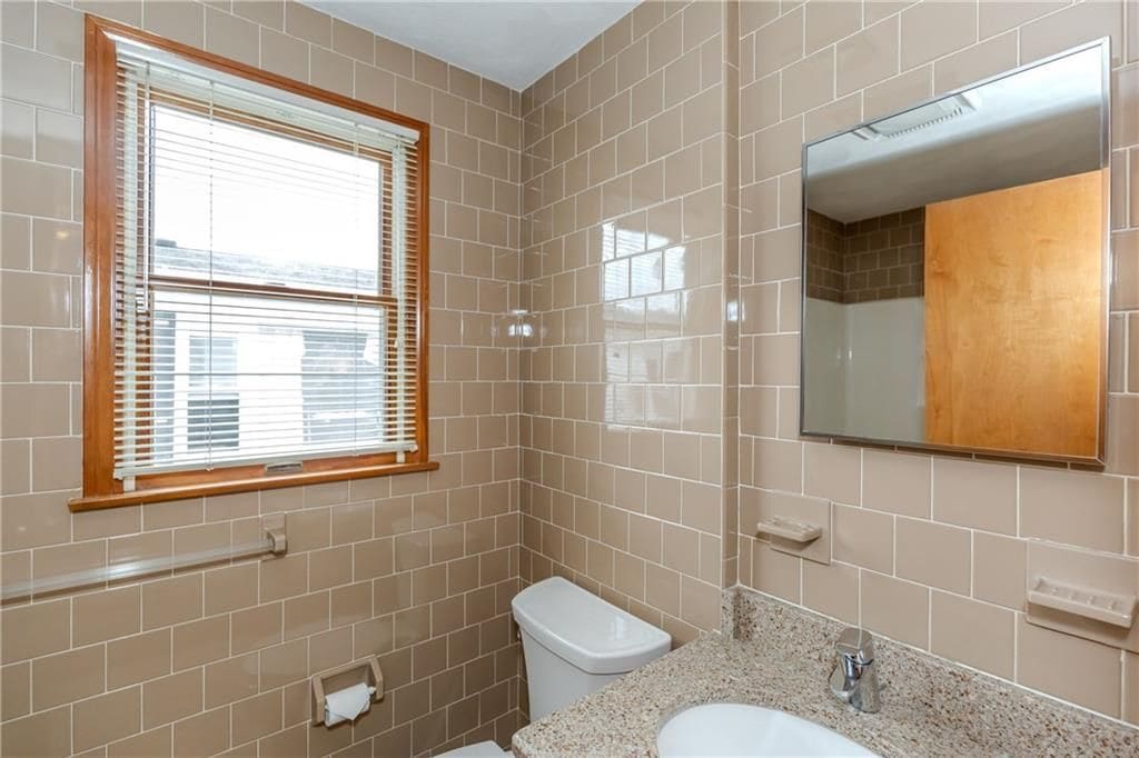 Building Photo - 53 Hazael St