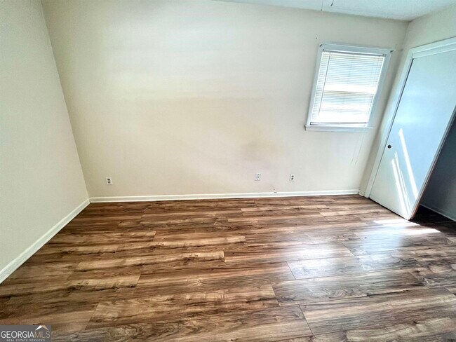 Building Photo - 1002 Level Creek Rd